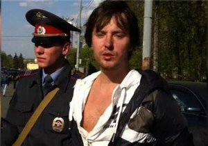 Російського співака Вітаса забрали до поліцейського відділка після ДТП у Москві. Кажуть, сів за кермо нетверезий