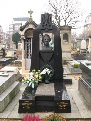 Могила Петлюри на кладовищі Монпарнас