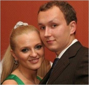 Юлія Ткаченко із Сергієм Чмиренком зустрічалися з дев’ятого класу, одружилися 2008 року. Їх обох поховали на Байковому кладовищі в Києві, але не поряд