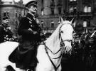 1 березня 1920 Національні збори Угорщини обрали Хорті (131 з 141 депутата проголосував «за») правителем держави, йому тоді було 52 роки