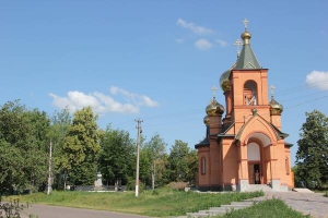 Будівельники завершують внутрішні роботи у церкві  села Богуславець Золотоніського району. Храм почали зводити у 2007 році за ініціативи місцевого жителя, який згодом виїхав до Росії. Зараз будівництво фінансує директор сільгосппідприємства ”Прогрес” Василь Лисенко