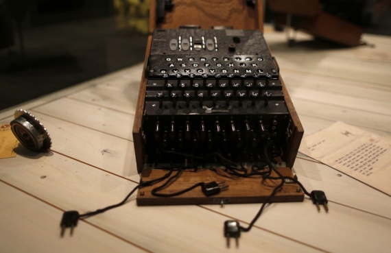 Шифровальная машина Enigma времен Второй мировой войны. 