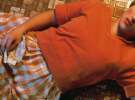2. Без названия #96 (1981). Автор - Синди Шерман. Цена - $3 890 500. Американская фотохудожница Синди Шерман работает в технике постановочных фотографий. Одна из самых известных и дорогих её работ - фотография #96, сделанная в 1981-м году: на снимке изображена девочка, веснушчатая, с рыжими волосами и в ярко-оранжевой одежде, лежащая на спине и смотрящая вдаль. По словам Шерман, фотография несёт глубокий смысл - девочка-подросток, одновременно соблазнительная и невинная, держит в руке обрывок газеты с объявлениями знакомств, что означает, что пока неокрепшая женская сущность ищет способ вырваться наружу. Снимок был приобретён на аукционе &quot;Christie's&quot; в 2011-м году неизвестным коллекционером.