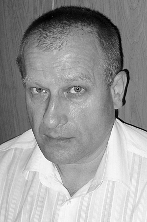 Правозахисник Олександр Кудінов каже, що не любить погано відгукуватися про співробітників міліції, бо сам віддав МВС 10 років життя. Однак по роботі постійно стикається з фактами тортур у міліції та фальсифікацією кримінальних справ