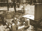 Впорядкована могила В. Городецького на тегеранському римо-католицькому цвинтарі Долаб. 23 травня 1998 р.