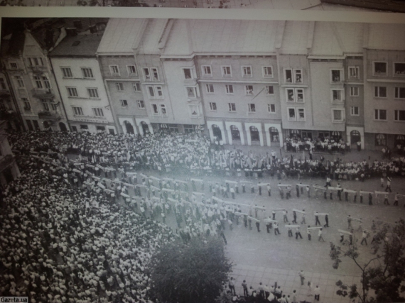 1991 год, многотысячный митинг-реквием