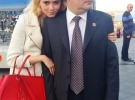 Аліса із татом - губернатором Одещини Едуардом Матвійчуком, який обіцяв покарати доньку за неуважність на дорозі