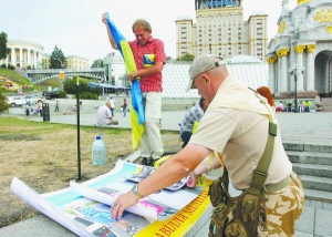 Активісти Врадіївської ходи Володимир Фоміцький (знизу праворуч) та Сергій Муринський 14 серпня востаннє прийшли на столичний майдан Незалежності. Вийдуть сюди вже 2 жовтня на всеукраїнську ходу