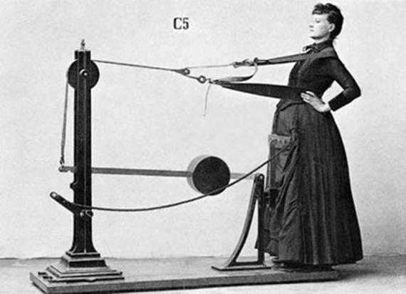 Жінка на першому в новітній історії тренажері Густава Зандера. Кінець 19-го століття