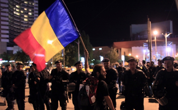 Несколько тысяч манифестантов ежедневно выходят в центре Бухареста