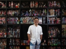 33-річний Ян Цзянь, мешканець Сингапуру, зібрав у себе вдома колекцію із понад 6 тисяч ляльок Барбі