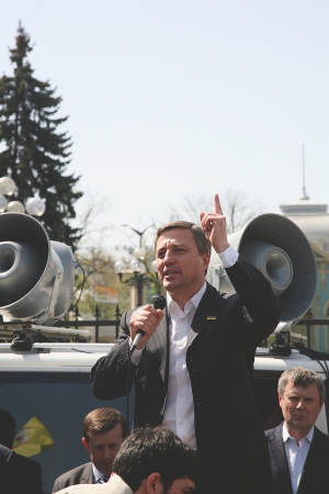 Микола Катеринчук: ”Напередодні доленосного саміту у Вільнюсі, де має бути підписана Угода про асоціацію з Євросоюзом, ініціатива комуністів із референдумом інакше, як провокацією назвати не можна”