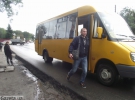 Маршрутки останавливаются прямо на проезжей части