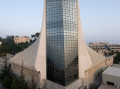Вторая часть Церкви Харисса – собор футуристической формы из стекла и бетона. Этот комплекс - настоящий христианский символ в несколько необычной для него обстановке. Его также называют «Знамя христианства на Ближнем Востоке».