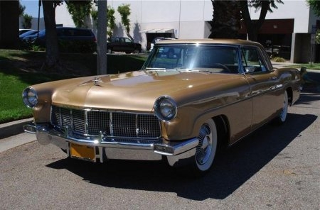 1957 Lincoln Continental Mark II. Автомобиль был продан за   700 тысяч долларов. Средства были переданы в больницу Университета Лома Линда для детей.