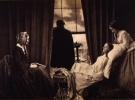 В 1858 г. Генри Пич Робинмон выполнил первый фотомонтаж, скомбинировав несколько негативов в одно изображение. Это «Fading Away» — комбинация из пяти негативов, где изображена смерть девочки от туберкулеза