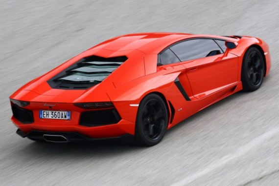 Lamborghini Aventador
Прозрачная крышка моторного отсека - $7500

 