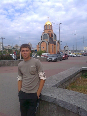 Студент із міста Умань на Черкащині Вадим Кабак часто їздив до Києва. Перед тим, як наклав на себе руки, теж подався до столиці. Казав друзям, що хоче погуляти Хрещатиком
