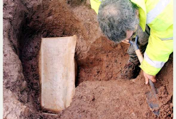 Свинцовый гроб ребенка, обнаруженный в графстве Лестершир