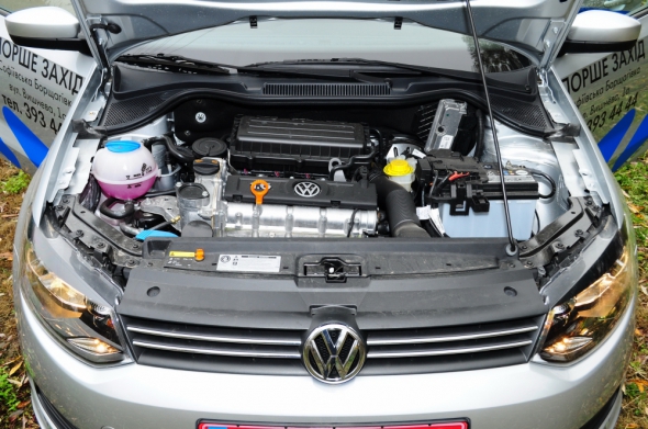 На Polo sedan установлен тот же силовой, что и на четвертом поколении Golf, Skoda Fabia и Roomster. Двигатель проверен и тяговитый.