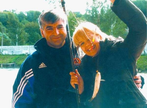 Олег Сало з дружиною Анною на риболовлі. Фото зробили 2011 року, коли він очолював управління внутрішніх справ у Рівненській області