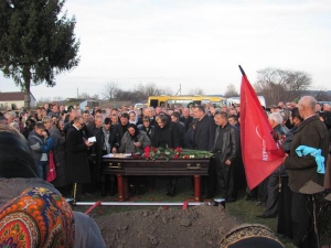 Комуніста Михайла Герасимчука ховають 9 листопада у Літині на Вінниччині. Його двічі обирали селищним головою. Був депутатом Верховної Ради сьомого скликання. Мав дружину, двох синів та трьох онуків
