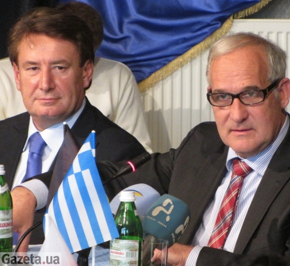 Глава УНП Александр Клименко - слева, консул Германии в Донецкой области Детлеф Вольтер - справа