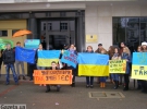 Учасники Варшавського Євромайдану навпроти Посольства України