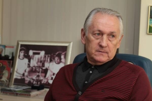 Головний тренер футбольної збірної України Михайло Фоменко: ”Бачиш, що відбувається, а змінити нічого не можеш, бо немає важелів. Це — найстрашніше”