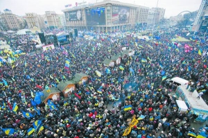 На столичному майдані Незалежності у неділю, 8 грудня, зібралися кілька сотень тисяч людей. Заполонили Майдан, навколишні пагорби та прилеглі вулиці