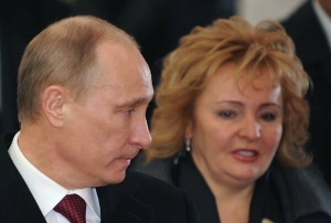 Російський президент Володимир Путін у червні розлучився з дружиною Людмилою. Вона залишила собі прізвище чоловіка
