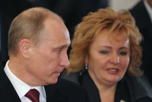 Російський президент Володимир Путін у червні розлучився з дружиною Людмилою. Вона залишила собі прізвище чоловіка