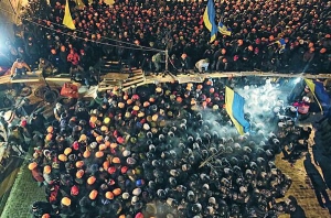 11 грудня Внутрішні війська з ”Беркутом” намагаються витіснити мітингарів зі столичного Майдану. Протистояння тривало дев’ять годин. Спецпризначенці відступили