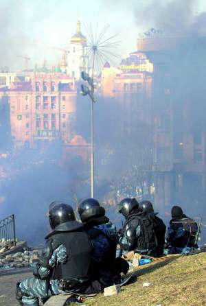 ”Беркутівці” на схилі біля Жовтневого палацу в Києві.  19 лютого 2014 року