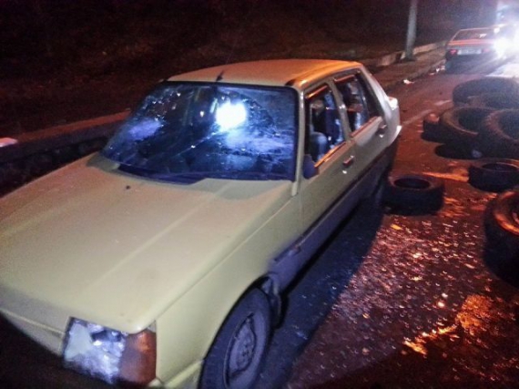 "Беркут" побил машины активистам самообороны
