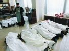 Священик читає молитву над тілами загиблих майданівців у холі готелю ”Україна”. 20 лютого 2014-го