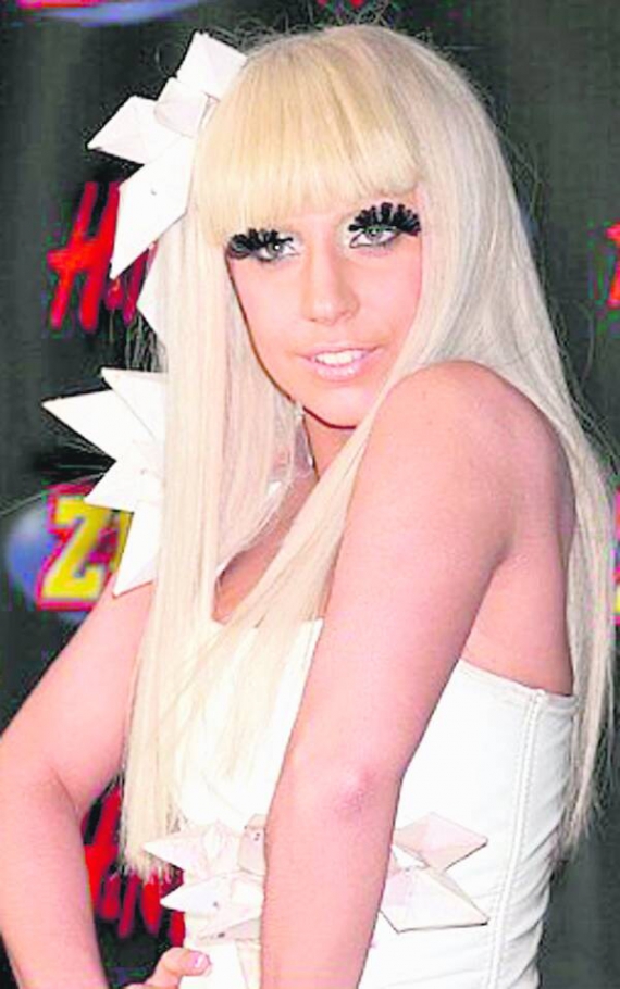 Американська співачка Леді Гага зробила ніс тоншим і кирпатішим. Думала, що негарний ніс заважає їй досягти успіху