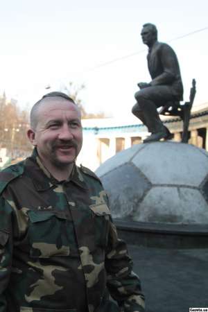 Мыкола Бондар - сотник четвертой (козацкой) сотни самообороны Майдана
