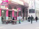 Місяць тому в центрі Львова на вулиці Лесі Українки відкрили кафе ”Правий сектор”. Власниця закладу вважає членів організації героями. На цьому місці сім років працювало кафе ”АРТ 11”