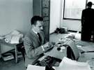  Нобелівський лауреат з літератури Ґабріель Ґарсіа Маркес на початку кар’єри працював журналістом в інформаційній агенції Prensa Latina. Колумбія, Богота, 1959 рік
