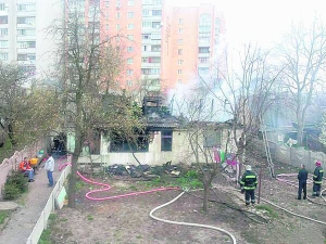 Хата Руслана Максименка у провулку Третьому Каракульному в Житомирі вигоріла вщент. Господар будував її з батьком