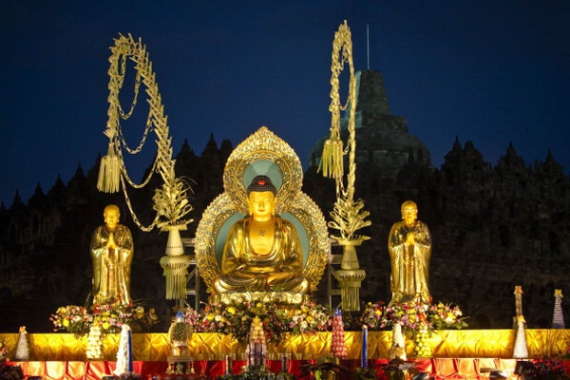 Праздник Весак в Индонезии - день рождения Будды
