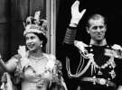 После коронации Королева и Принц Филипп вышли на балкон Букингемского дворца