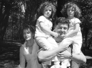 Подружжя Порошенків із доньками Євгенією та Олександрою. Свята й дні народження родини вісім років фотографував Зорій Файн