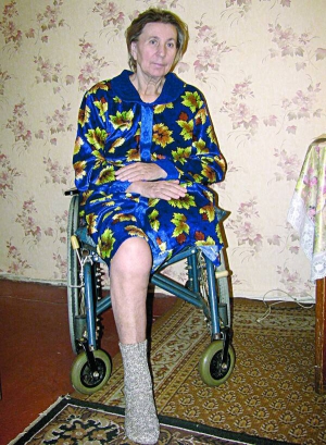 Ірина Луцишина пересувається в інвалідному візку, бо на милицях не тримає рівновагу