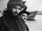 Фиделю Кастро показывают советский флот в Мурманске