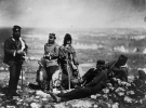 Около 1855: Офицеры 89-го полка, Королевских ирландских стрелков принцессы Виктории, на холме Кэткарта в Крыму
