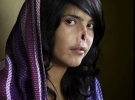МУЖНІСТЬ Батько Бібі Айші віддав її в дружини бійцеві Талібану, коли їй було 12 років, як компенсацію за вбивство, вчинене членом її сім'ї. У 18 років Айша втекла від постійних знущань чоловіка, але була спіймана поліцією і повернена в сім'ю. Щоб покарати її за втечу, чоловік, свекор і ще кілька членів сім'ї відвезли її в гори, відрізали ніс, вуха та кинули там вмирати. Айшу врятували співробітники гуманітарної організації. Її понівечене обличчя на обкладинці журналу Time породило безліч суперечок про загрозу, яка нависла над кожною афганської жінкою 