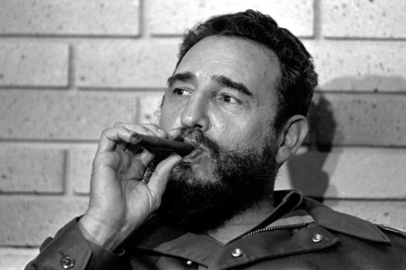 Фидель Кастро — кубинский политик и революционер. Вместе со своим братом Раулем Кастро и Эрнесто Че Геварой во﻿зглавил революционное движение на Кубе