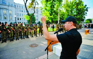 Олег Ляшко був присутній на присязі бійців батальйону ”Шахтарськ”, значна частина яких є членами очолюваної ним Радикальної партії